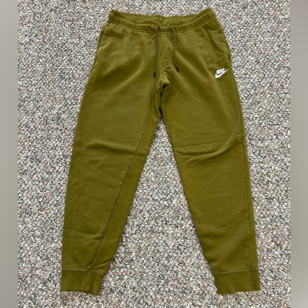 NIKE women’s joggers, size medium